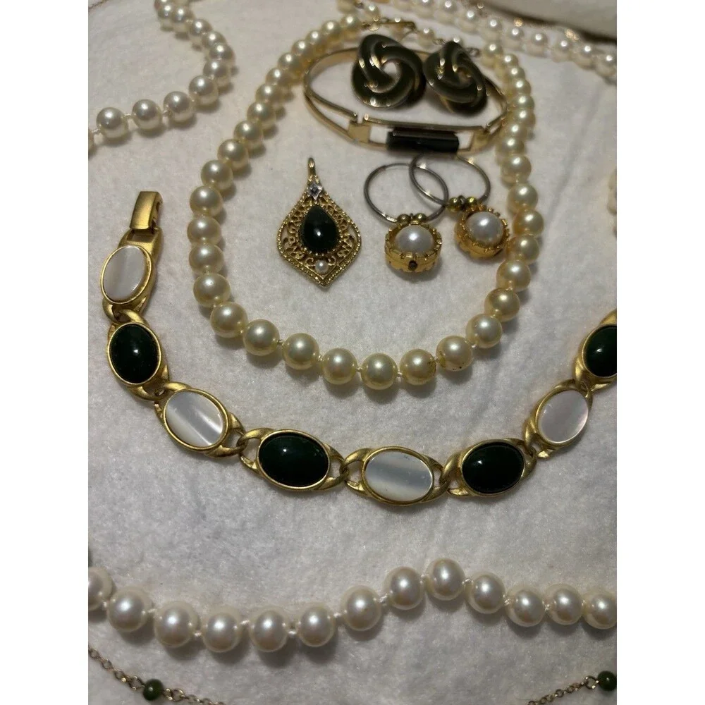 Vintage Green Faux Pearl Jewelry Lot Gold Tone Necklace Bracelet Earrings Glass